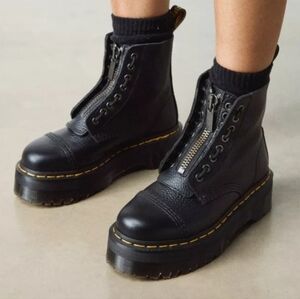 Dr. MARTENS, Black Leather Combat Boots